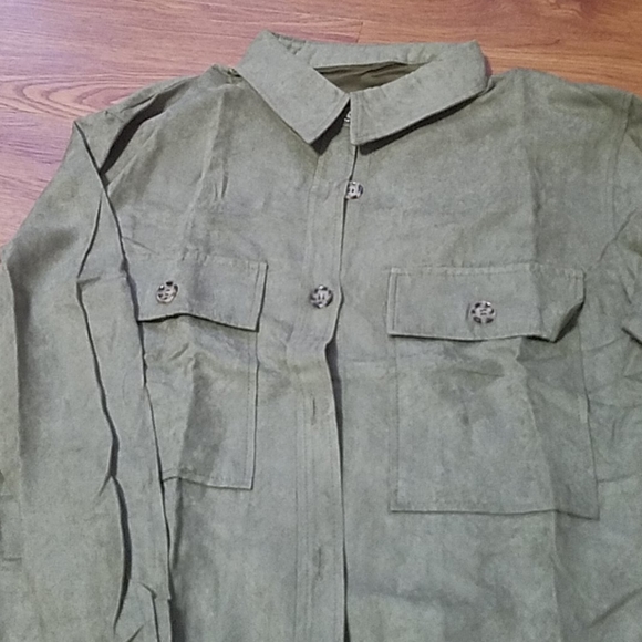 Green Buttoned Shirt with Pockets - Picture 4 of 5